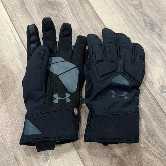 Under Armour black gloves - Picture 1 of 3